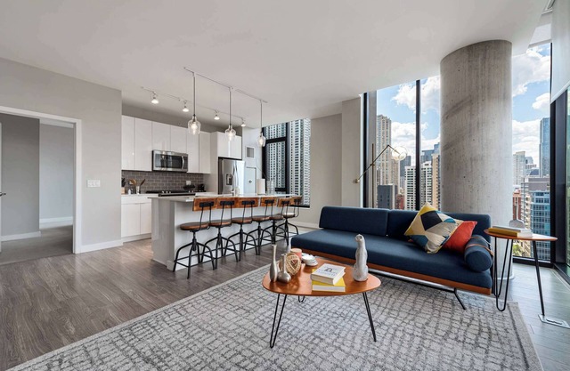 Downtown 2BR Oasis: Skyline Views + Prime Location