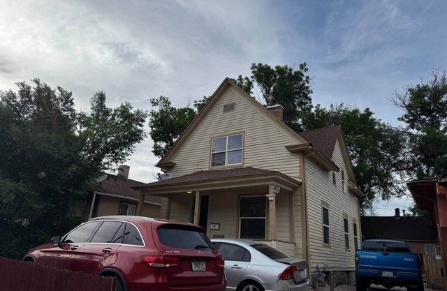 Downtown, 5-bed, 3-bath, 3-level