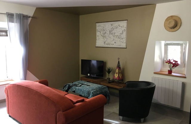 Downtown apartment on quiet street near the quays of the rhone