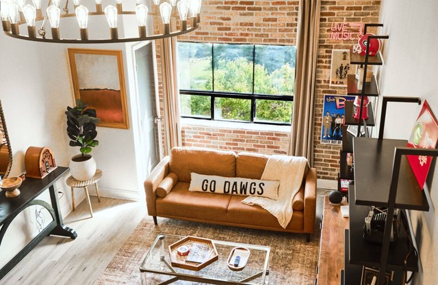 Downtown Athens Condo, Sanford Stadium Views, 12 Min Walk to Games