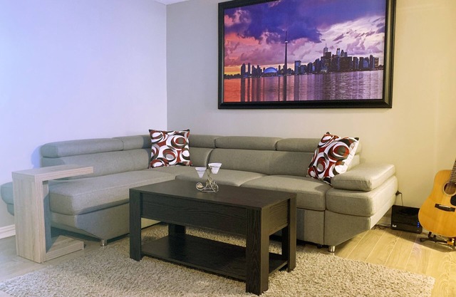 Downtown-Byward Market Modern Apt +1 Free Parking