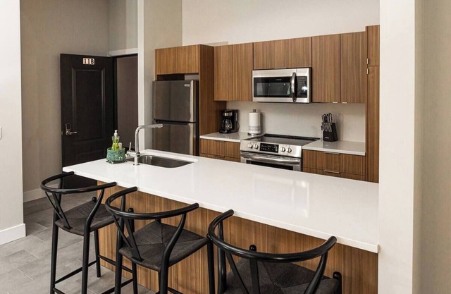 Downtown Condo Under The Stars!