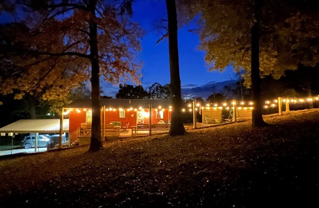 Downtown Cotter Retreat - Great Outdoor Space! 200 feet of String Lights!