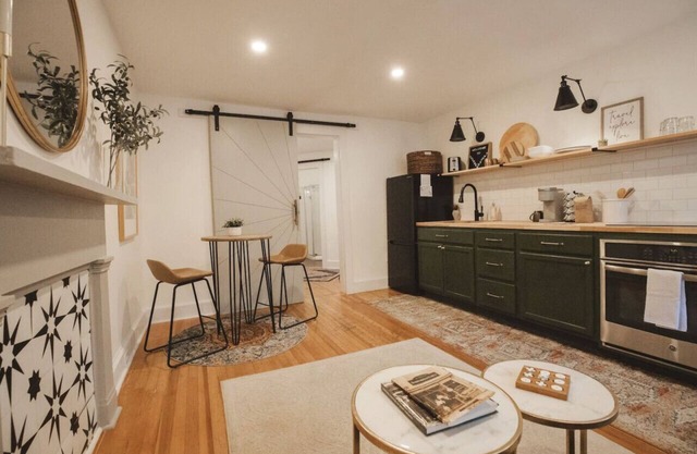 Downtown: Explore Shepherdstown from cozy 1br apartment