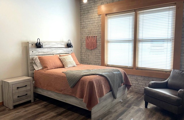 Downtown Fargo- Historical Building- Pet Friendly!