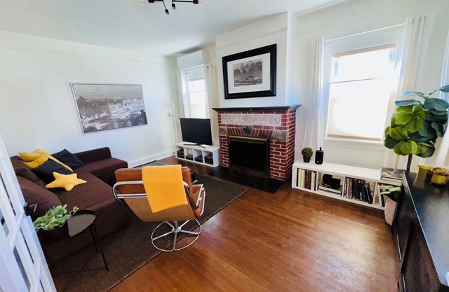 🌇DoWnToWn HoUsE🏡/3min WALK to TrainSTATION & facilities/Clean-Spacious-Quiet