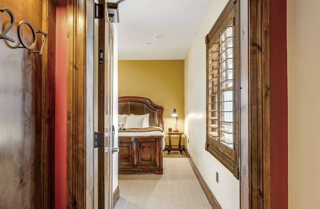 Downtown Jackson - Deluxe King Suite