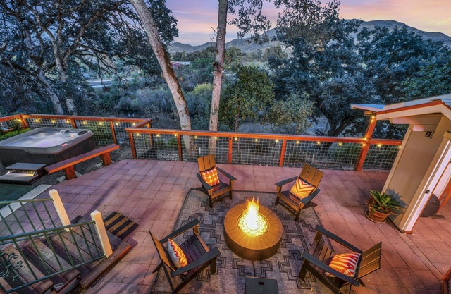 Downtown Kelseyville home l GREAT backyard w/hot tub & AMAZING Konocti views!