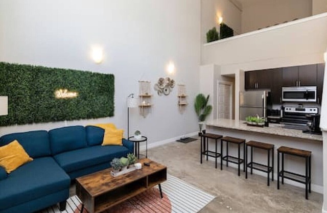 Downtown Loft Livin' | 2BD/2BR - Downtown DSM