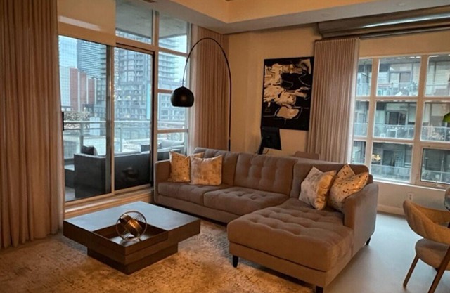 Downtown oasis in the heart of Toronto! Perfect location to explore and enjoy!