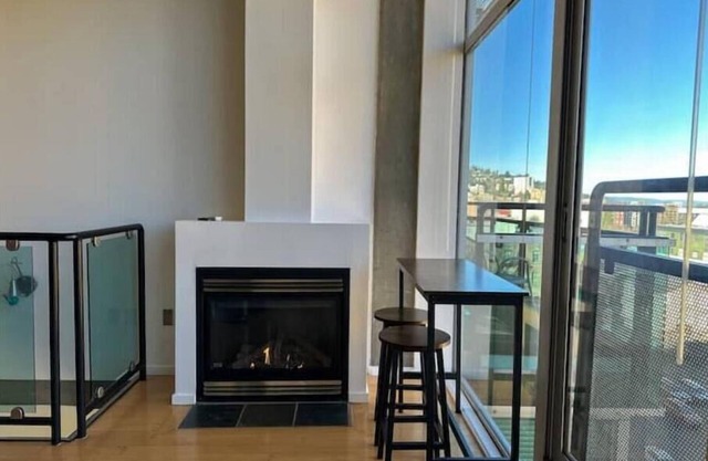 Downtown Penthouse Condo - Minutes from PSU & OHSU