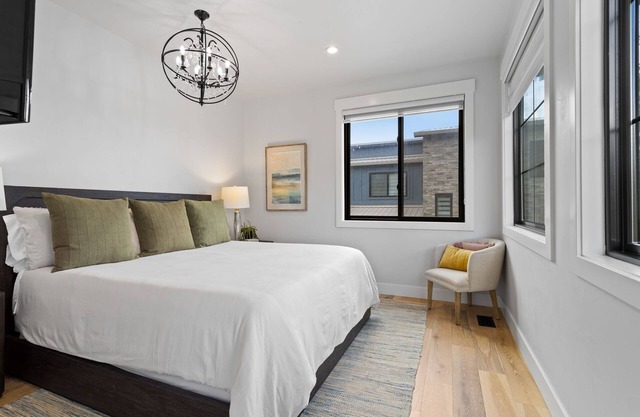 ->Downtown Pikes Retreat <- Hot tub/1BR/Getaway