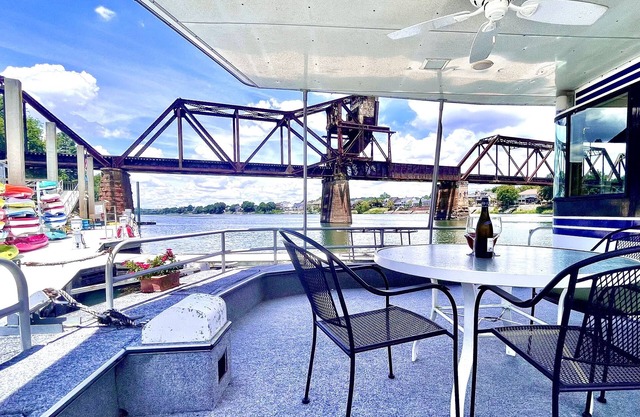 Downtown Retreat Aboard Savannah Rae