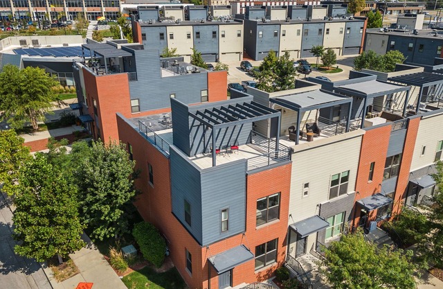 Downtown Skyline Views in Modern Townhome with Rooftop Patios