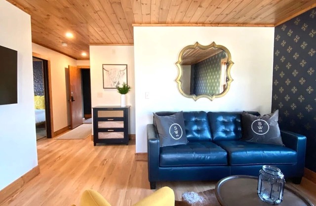 Downtown Sweetwater Suite West