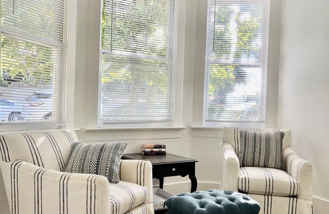Downtown Updated Craftsman, Pet Friendlyn