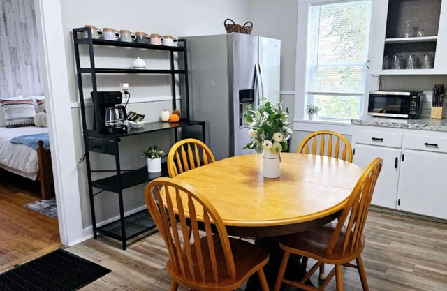 Downtown Waterville Studio Apt|Washer/Dryer