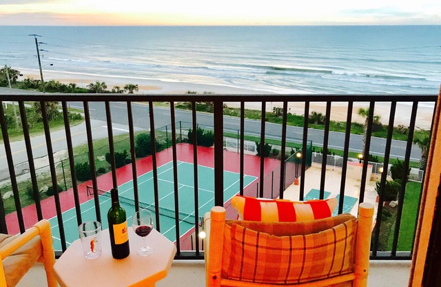 Dramatic 6th floor ocean views from all rooms, easy beach access, heated pool