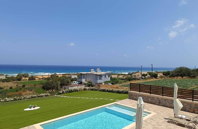 Dramia home 500m from the Beach, with pool for private usage.