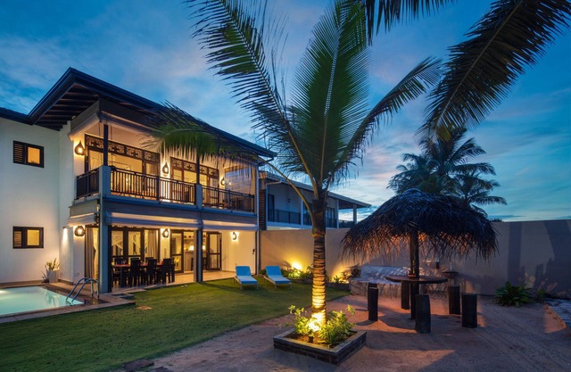Dream Beach Villas/Villa Araliya, luxury villa right on the white sand beach
