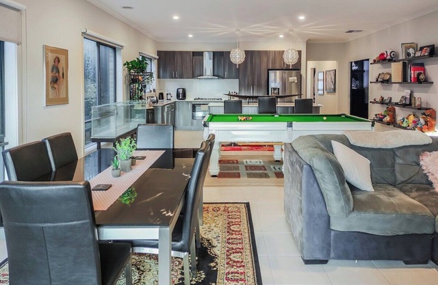 Dream Clyde Family Home w/Movie Theater+Pool Table