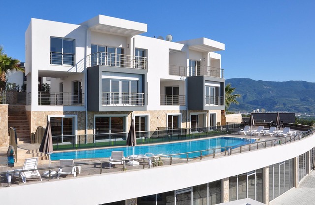Dream Penthouse C6 with Sea Views, Pool Access & a Private Balcony