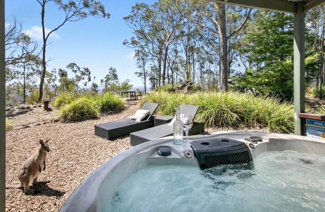 Dreamtime Spa Cabin - escape, relax and enjoy amazing views!
