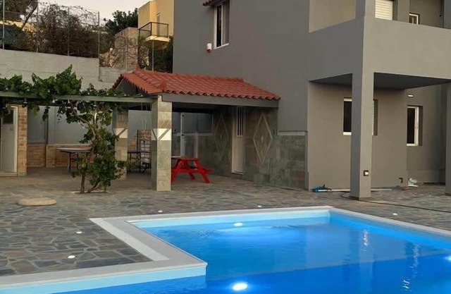Dreamy 2 Bd Retreat in Saronida with Pool & View