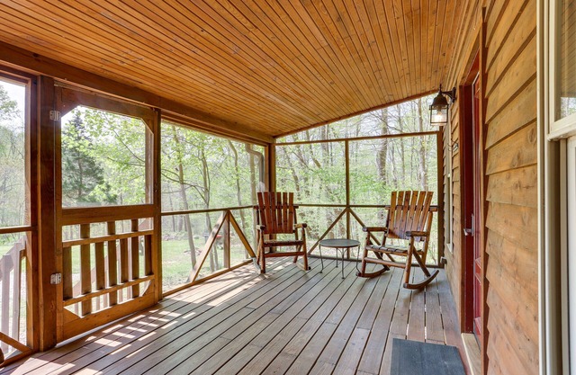 Dreamy Indiana Cabin Rental w/Shared Amenities!