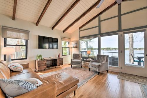 Dreamy Lake Norman Cottage with Panoramic Lake Views