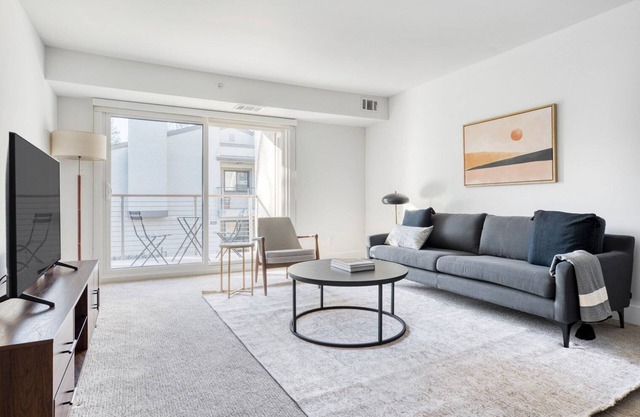 Dreamy Menlo Park 1BR w/Gym & W/D, easy highway access, by Blueground