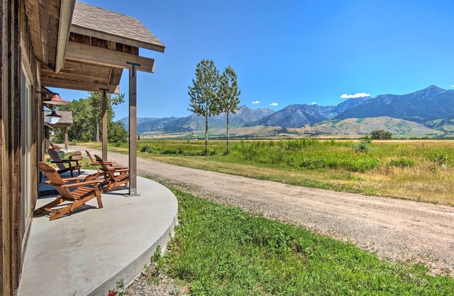 Dreamy Mountain-View Cabin Near Yellowstone!