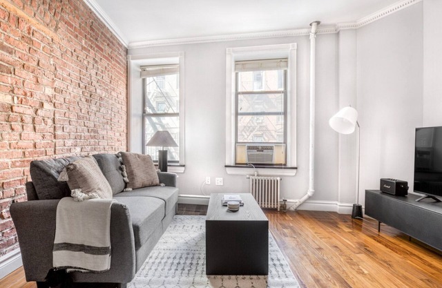 Dreamy SoHo 2BR w/W/D & Balcony, nr Whole Foods, by Blueground