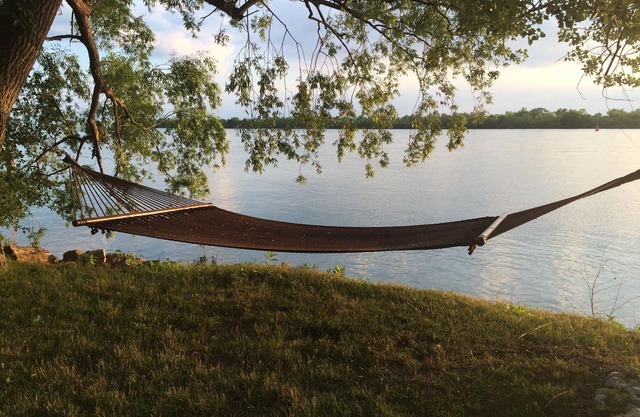 Drifted Inn - Riverfront Cabin