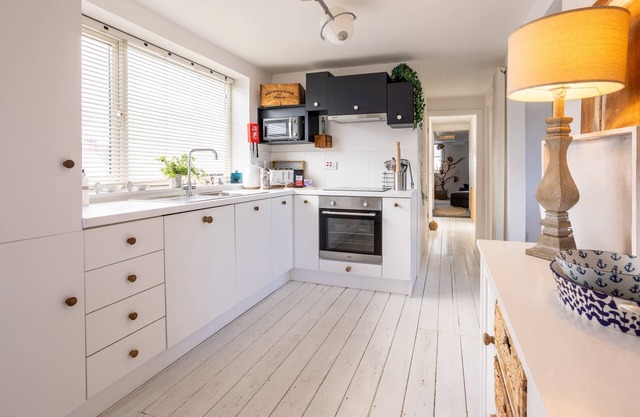 Driftwood: Pet-friendly seaside home for six in Rhosneigr