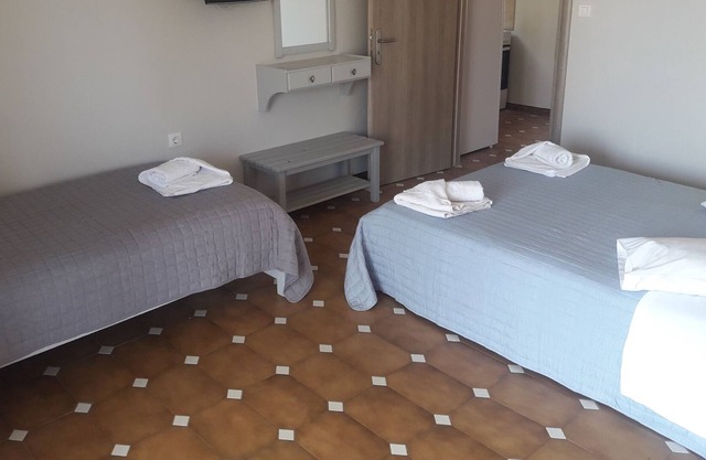 Drossia # 1 - One Bedroom Apartment, Sleeps 5