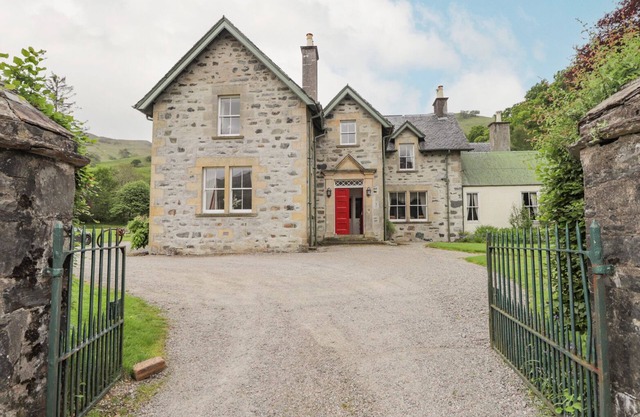 DRUIDAIG LODGE, pet friendly in Dornie