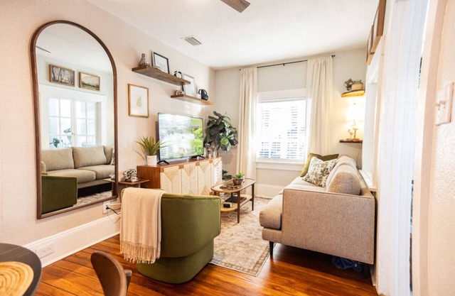 DT505 - Downtown Orlando Monthly Rental | Modern 1BR Bungalow