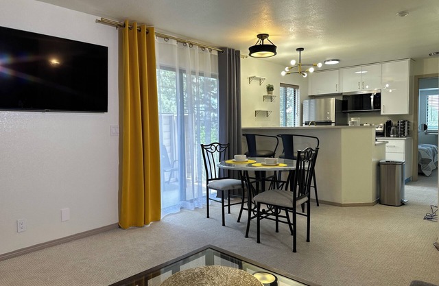 DTC 1bed 1bath apartment I Free Parking I Pool I Private Patio I No Stairs