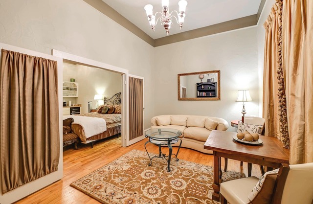 Dtwn Decatur Apt: Walk to Restaurants & Shops