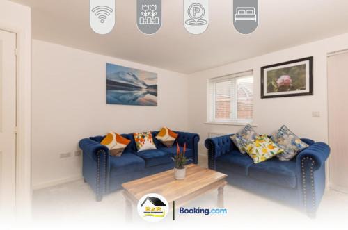 Duckett house, 3 Bedroom Detached House By B and R Serviced Accommodation Amesbury With Free Parking