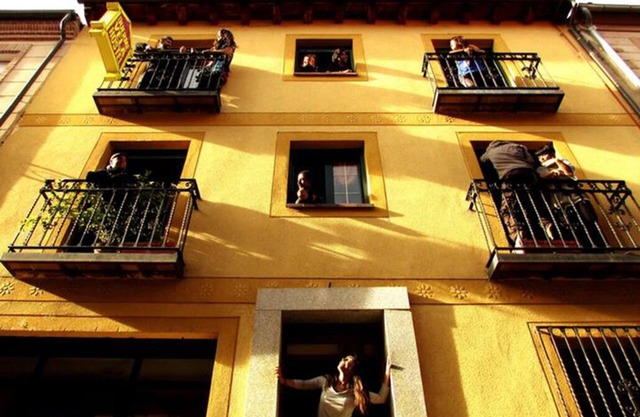 Duermevela, a rural house in the center of Segovia.