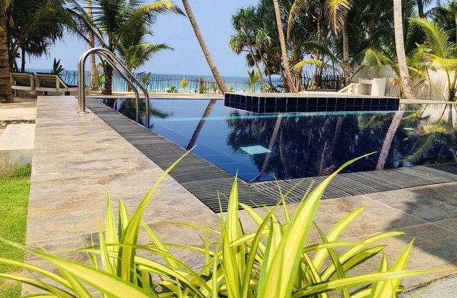 Duma Beach House Right On The Beach With Private pool