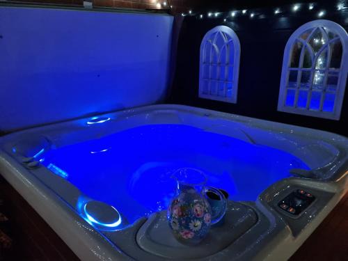 Dungarvon House B&B, Luxury, Garden Hot Tub, Private Summerhouse, EV Point , 3x Bedroom Options