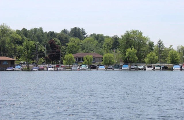 Dunham's Lakeside Apartment