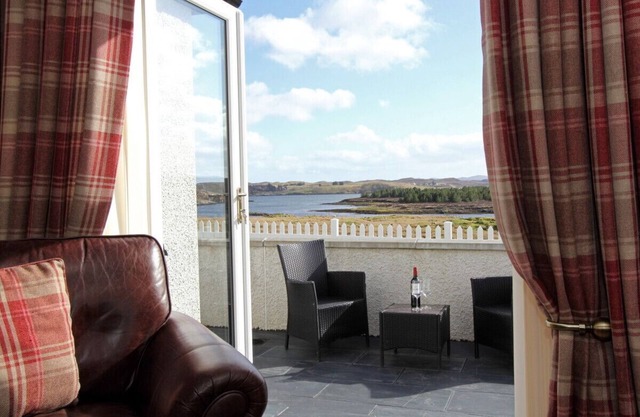 DUNRAVEN, family friendly, with open fire in Stornoway