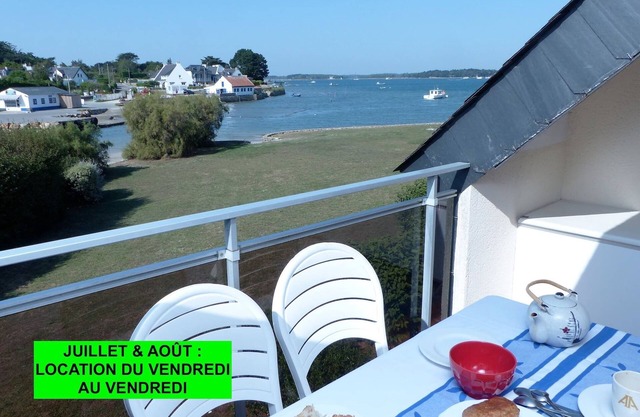 Duplex 4 p with direct access to the beach