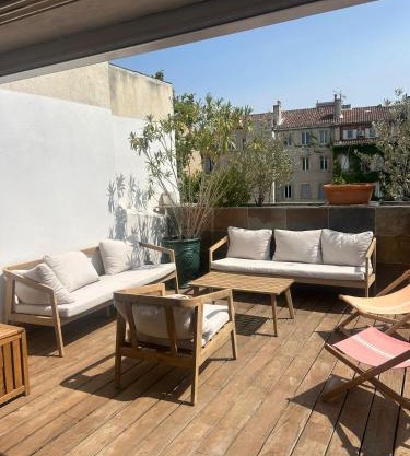 Duplex avec grande terrasse vieux port parking gratuit