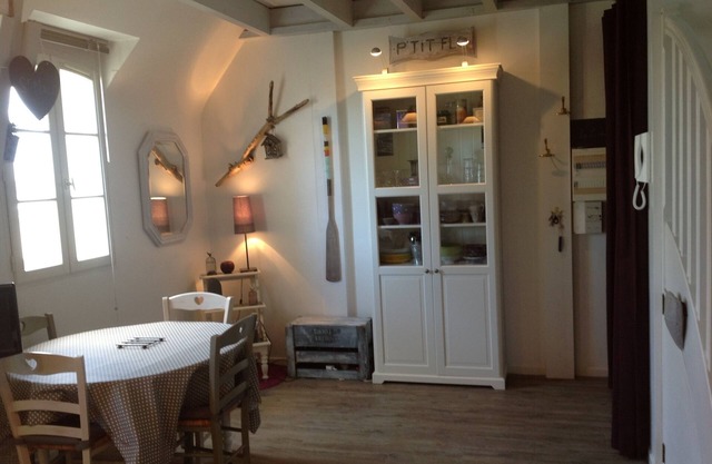 Duplex full of charm in small quiet residence at 200 m dry sand beach