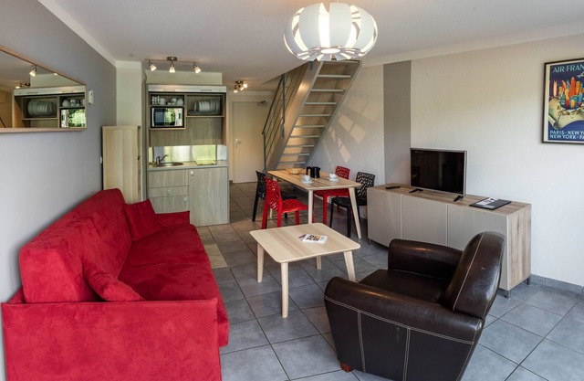 Duplex in the heart of Tallard aerodrome